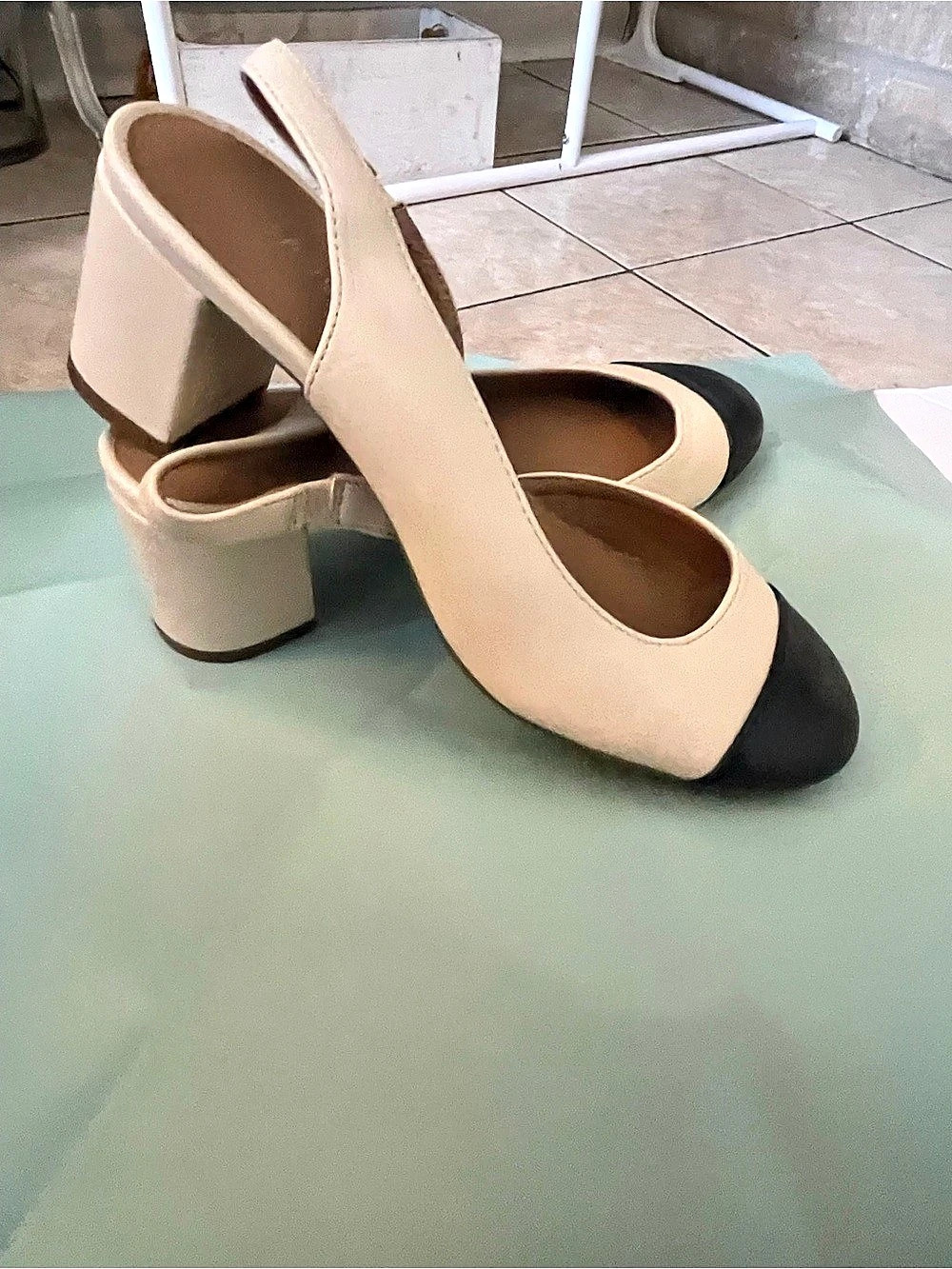 Aerosoles Ice Candy Two-Tone Slingback Heels Size 7M